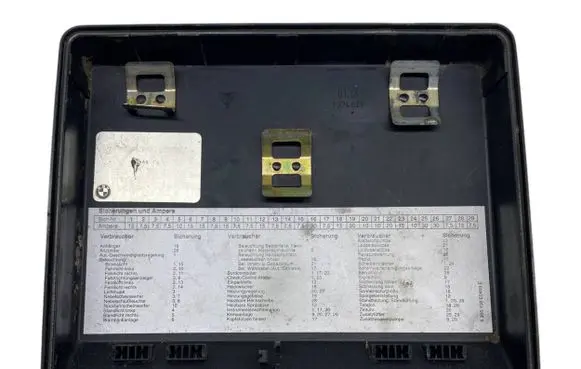 BMW 5 E34 Fuse box cover 1374029 61131374029