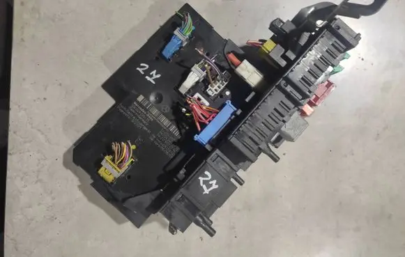 Mercedes-Benz C W204 Fuse module 2049000902 2045458732