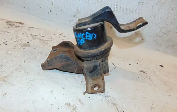 Mitsubishi Lancer Engine mount bracket MR403666