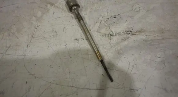 Opel Zafira C Glow plug 55590467