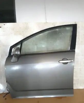 Toyota Corolla Verso E121 Front door