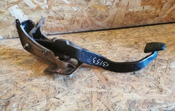 Toyota Hilux (AN10, AN20, AN30) Brake pedal K677
