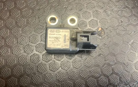 Hyundai Terracan Airbag deployment crash/impact sensor 956902E500 RBH0476142
