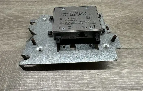 Mercedes-Benz GL X164 Antenna control unit 2118200885 09701212