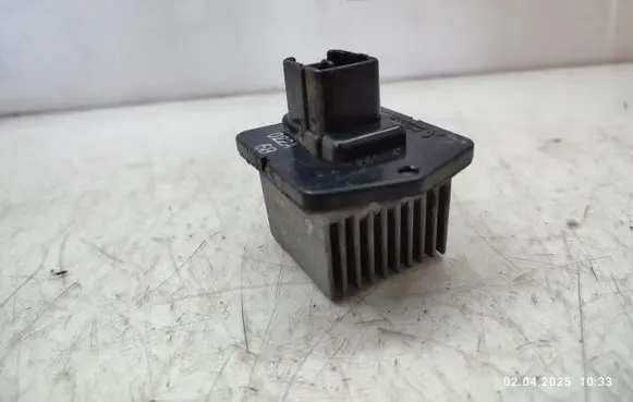 Suzuki Grand Vitara II Heater blower motor/fan resistor