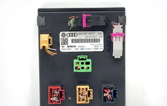 Audi A4 S4 B8 8K Central body control module 8K0907063P