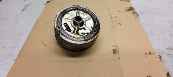 Nissan X-Trail T30 Oil filter cover 178482615