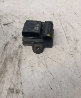 Mercedes-Benz E W212 Glow plug pre-heat relay A6519000900 11251034431