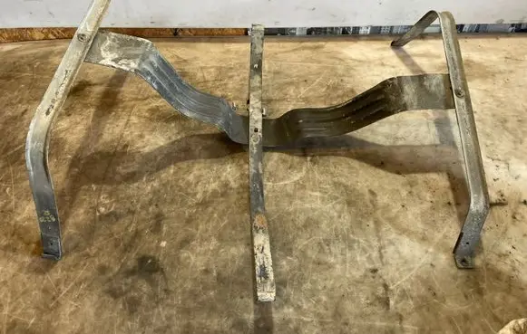 BMW 8 E31 Fuel tank mounting bracket 