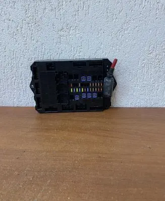 Jaguar XF X250 Fuse module 9X2314B476AD A12275841