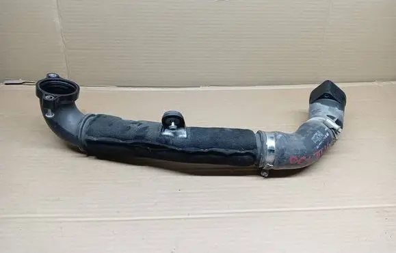 Volkswagen PASSAT B8 Intercooler hose/pipe 04L145762AD 010831