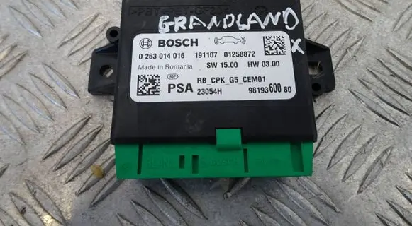 Opel Grandland X Parking PDC control unit/module 9819360080