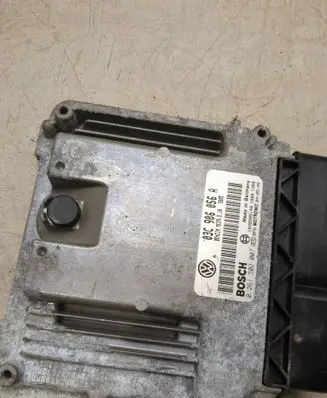 Volkswagen Golf V Engine control unit/module 1039S05148 0261S02007 03C906056A