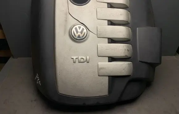 Volkswagen Touareg I Engine cover (trim) 070103926