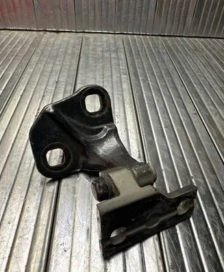 BMW 7 E65 E66 Rear door lower hinge 7017818