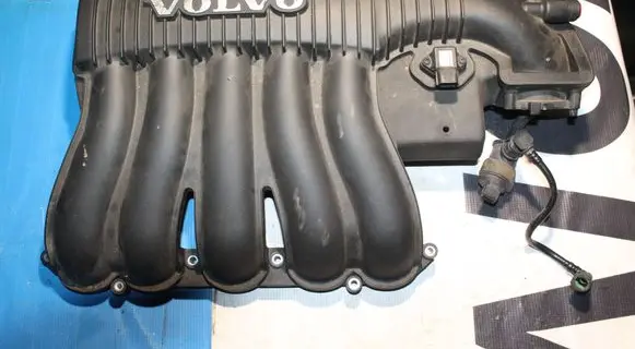 Volvo C70 Intake manifold 30646518