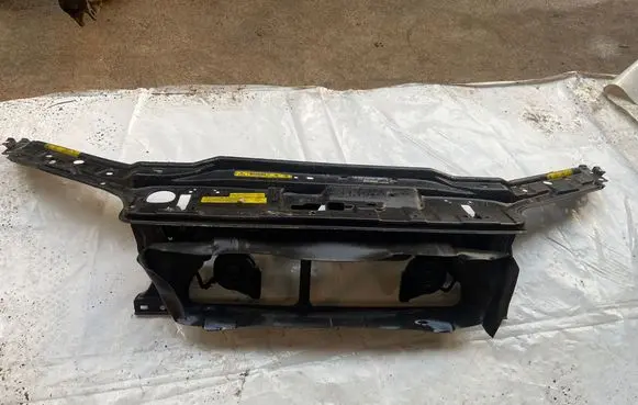 Volvo XC70 Top upper radiator support slam panel 30748023