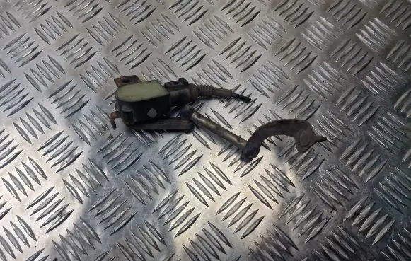 Headlight/headlamp level sensor