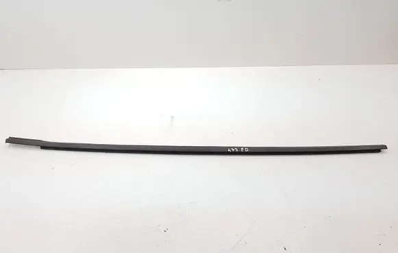 Hyundai Veloster Front door glass trim molding