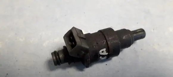Toyota Corolla E80 Fuel injector 2325016010 23250-16010
