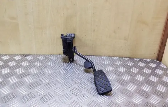 Audi A4 S4 B6 8E 8H Accelerator throttle pedal 8E2721523