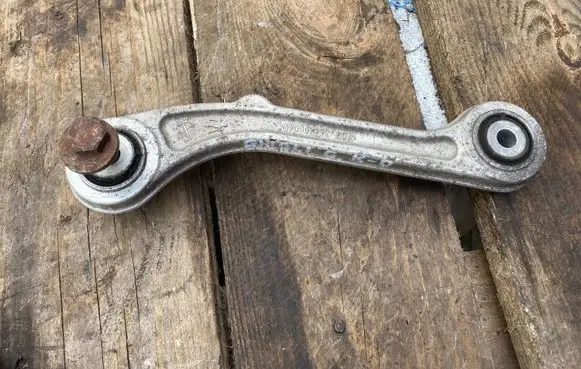 Maserati Ghibli Rear upper control arm/wishbone 670007252