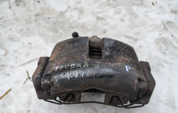 Volkswagen Touran I Front brake caliper 