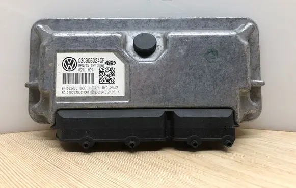 Skoda Roomster (5J) Engine control unit/module ECU 03C906024CF 9F1032K3L 0102420