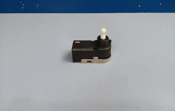 Headlight level adjustment motor