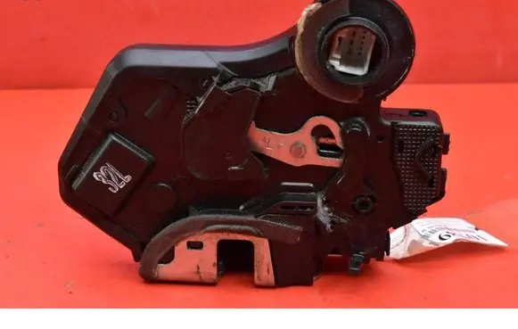 Toyota Avensis Verso Rear door lock 