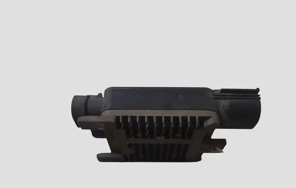 Volvo V40 Coolant fan relay 940009301