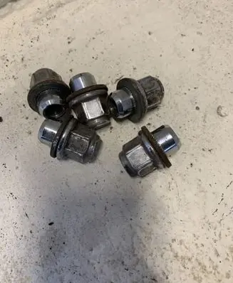 Toyota Auris E180 Nuts/bolts 