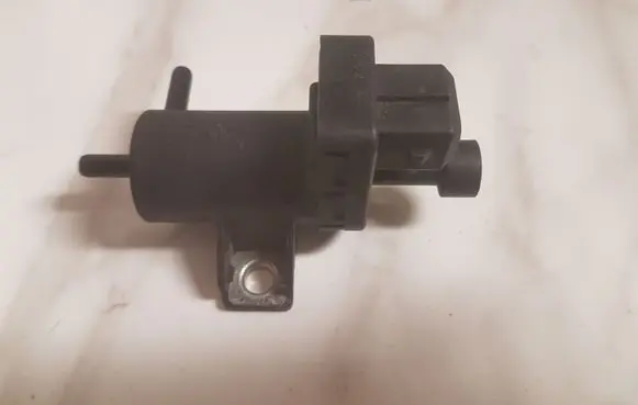 Nissan Qashqai Turbo solenoid valve 8200762597