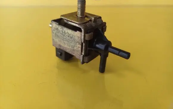 Nissan Primera Turbo solenoid valve AESA123