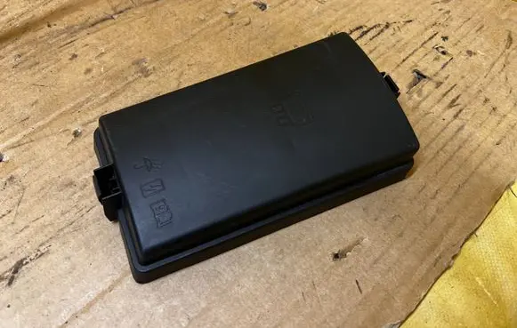 Volkswagen e-Golf Fuse box cover 5Q0937132A