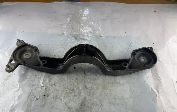 BMW 3 E46 Rear differential/diff mount bracket 1095990