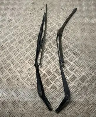Iveco Daily 1st gen Front wiper blade arm