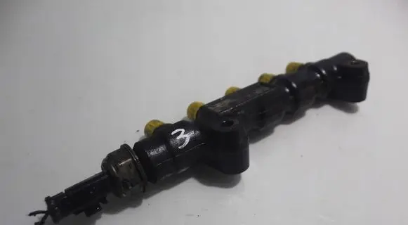 Ford Focus Fuel main line pipe