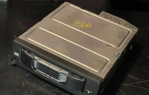 BMW 5 E60 E61 CD/DVD changer 9131850 70896878 020469
