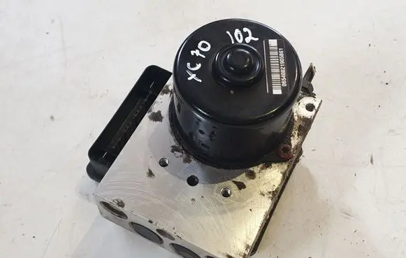 Volvo XC70 ABS Pump 30714956 P30714952