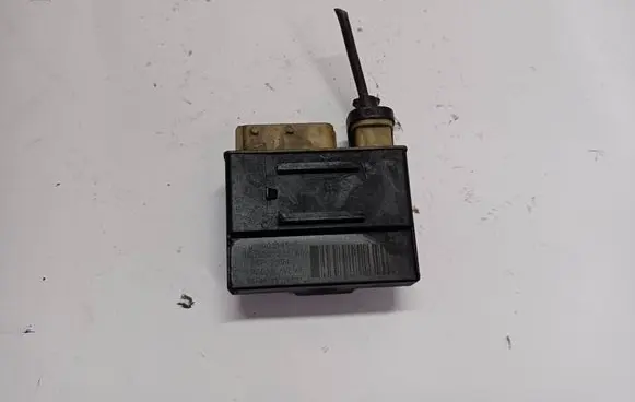 Peugeot 3008 I Coolant fan relay 9652021180 018010951