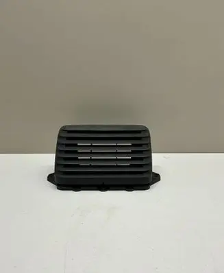 Volkswagen Transporter - Caravelle T4 Quarter panel pressure vent 701819112