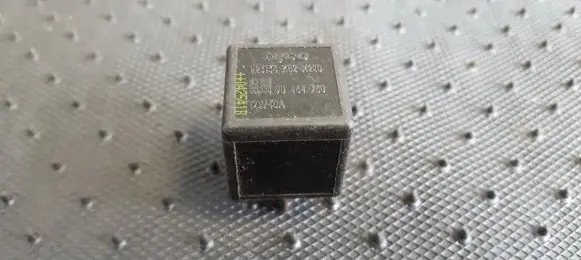 Opel Combo C Other relay 90464760 V23134-K52-X220