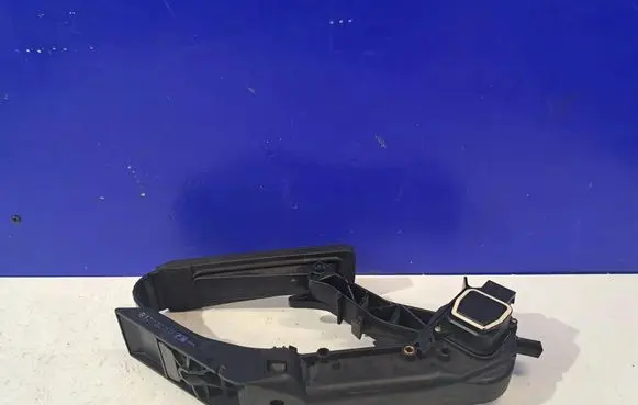 Mercedes-Benz CLS C219 Accelerator throttle pedal A2113000504