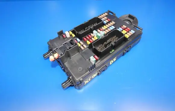 Volvo XC90 Fuse module 31682732 K067R