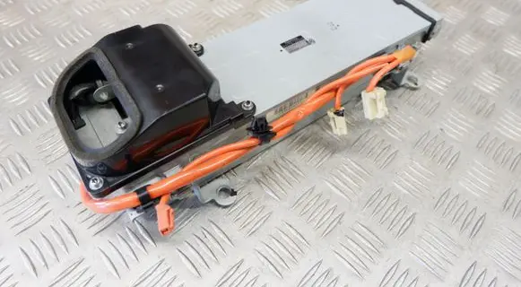 Lexus GS 300 350 430 450H Voltage converter inverter G927030020