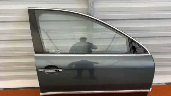 Volkswagen Phaeton Front door
