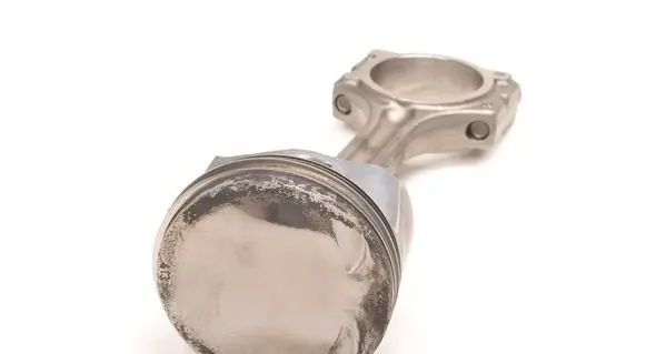 Renault Clio IV Piston 24CZ1