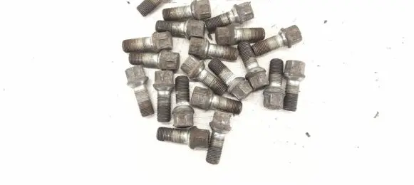 Mercedes-Benz E W212 Nuts/bolts 0009904907 A0009904907
