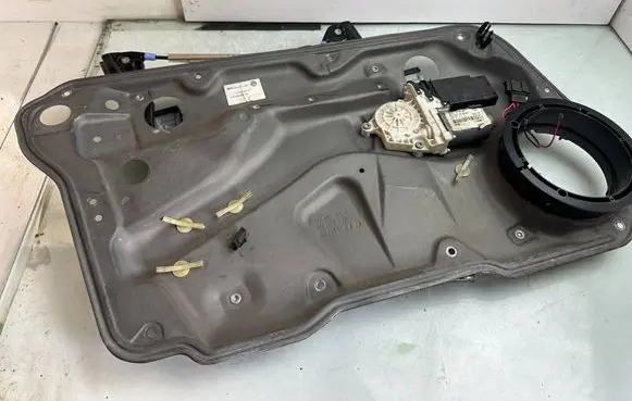 Volkswagen Golf IV Front door window regulator with motor 1J4837461H 1705101923 98425610